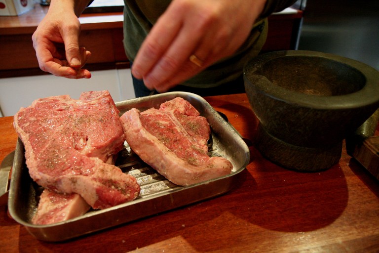 vleis close met hande komb IMG_9764