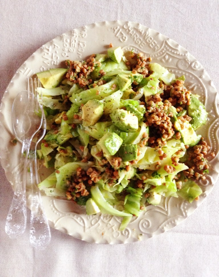 Kool kuier saam met avo en lensies vir 'n betowerende ménage-a-trois 