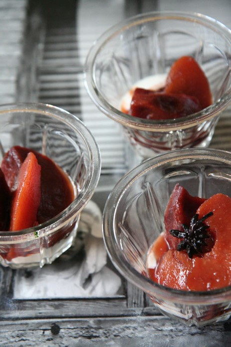 Stadig gekook met diep geure en donker kleur. Bedien met crème fraiche, Griekse jogurt of looproom, of of of.... (foto Roxy Laker)