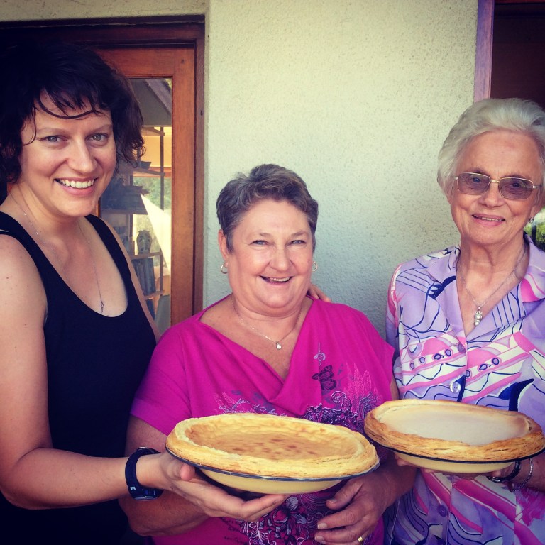 Melktertsusters: Sophia van Taak (Weg), Barbara Jooste en Elizabeth Cloete.