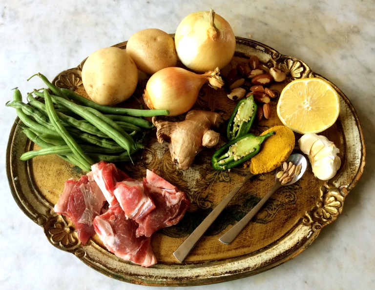 Groenboonbredie se begin - die eerste tekens van speserye is daar.