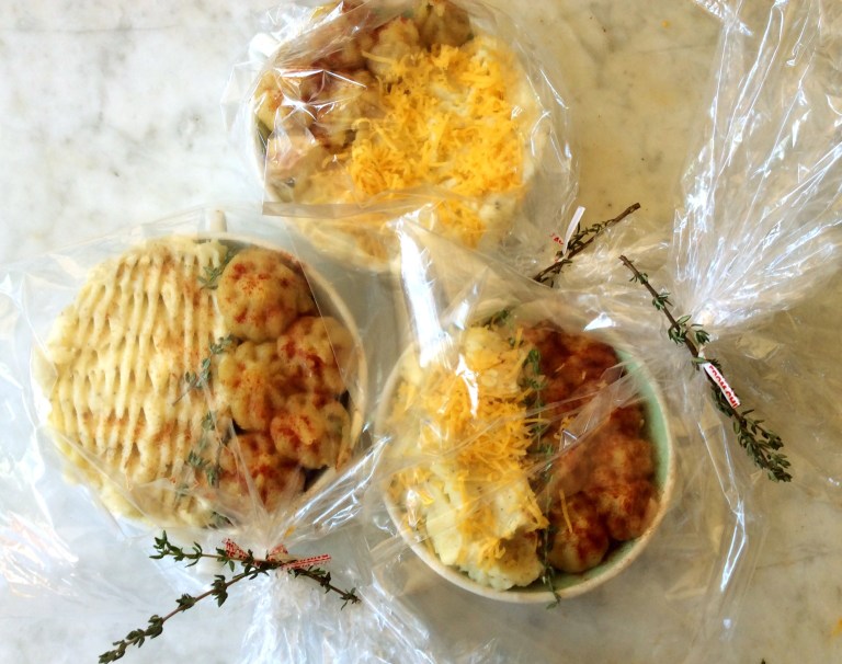 Maak baie eenmens- of tweemens pasteie en vries. 