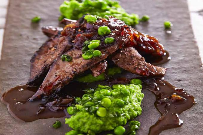 Ouma Liena se lewer met suursous (Foto: Kokkedoor, Human & Rousseau) 