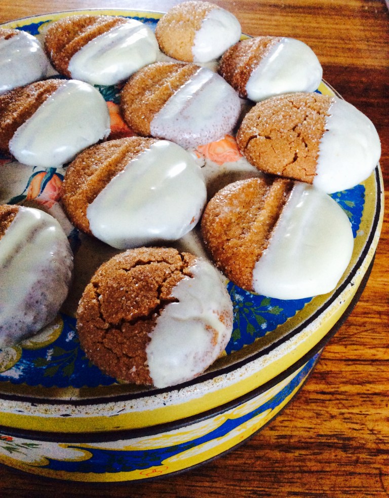 Ek bak graag  in die winter gemmerkoekies, gedruk in witsjokolade, vir die koekieblik. 