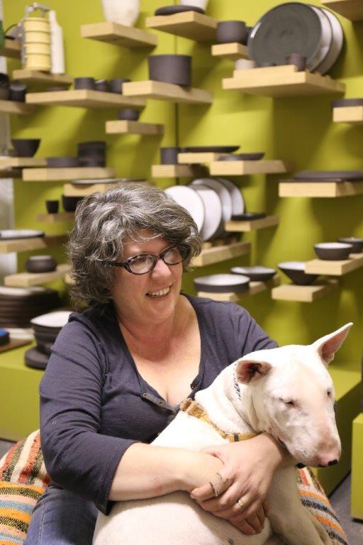 Diana Ferreira, Keramiekkunstenaar, en haar Johanna.