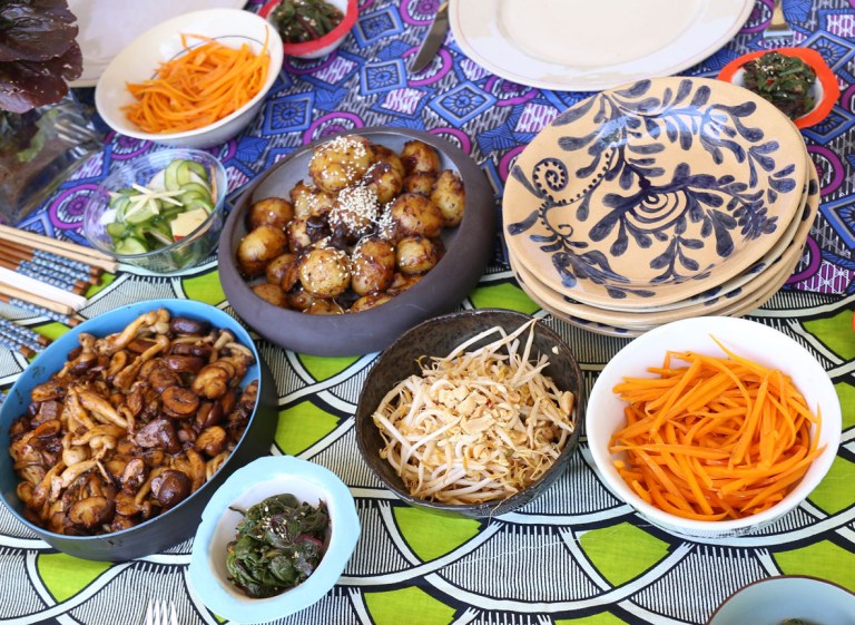 Bakkies by dosyne - eenvoudige bestanddele skep 'n feesmaal 