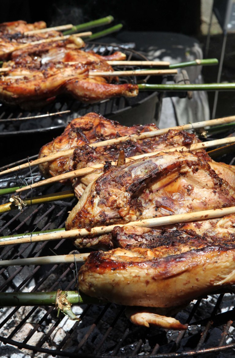 buffet hoender op stokke