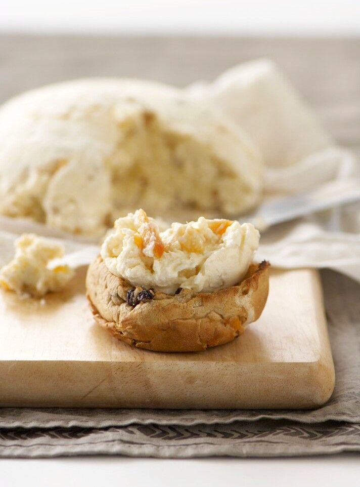 Pashka is 'n heerlike Paasgenot uit Oos-Europa wat ek graag op geroosterde rosyntjiebrood, brioche of paasbolletjies geniet.