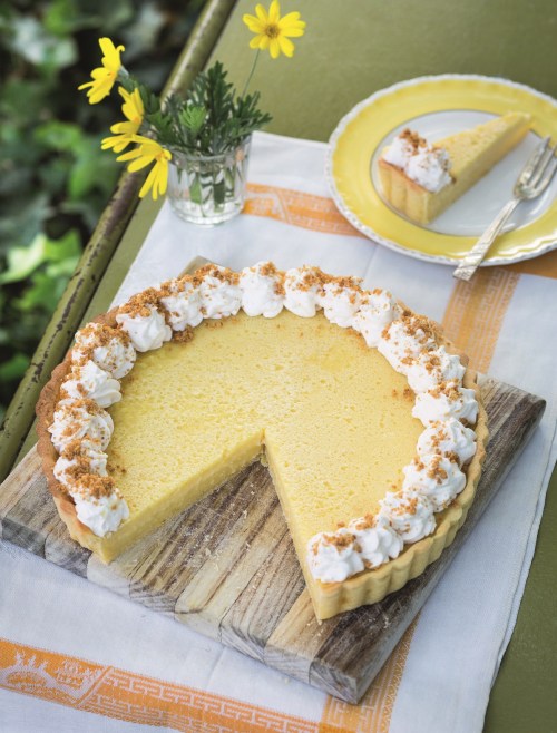 Hierdie suurlemoenroomtert lok die lente nader. Een van my allergunstelinge uit PLAASKOS.